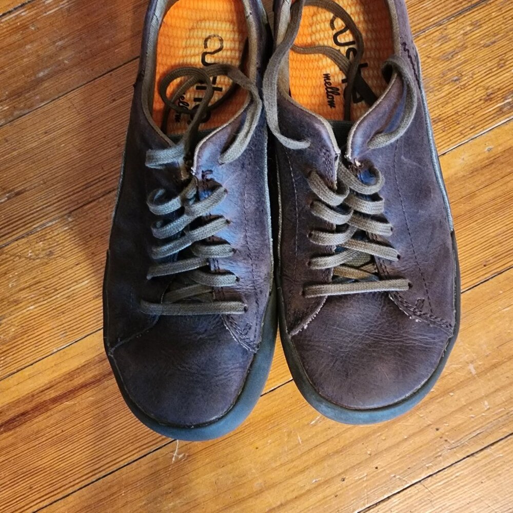Men's Cushe shoes. Size 8. Good condition. Very comfortable. Leather